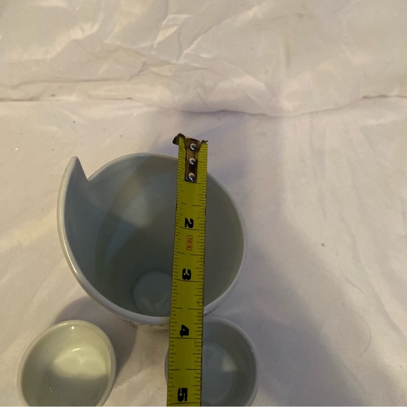 Unique Food holder with 2 condiment holders - Picture 4 of 9